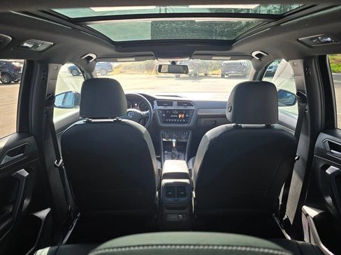 Used 2021 Volkswagen Tiguan SE image 18