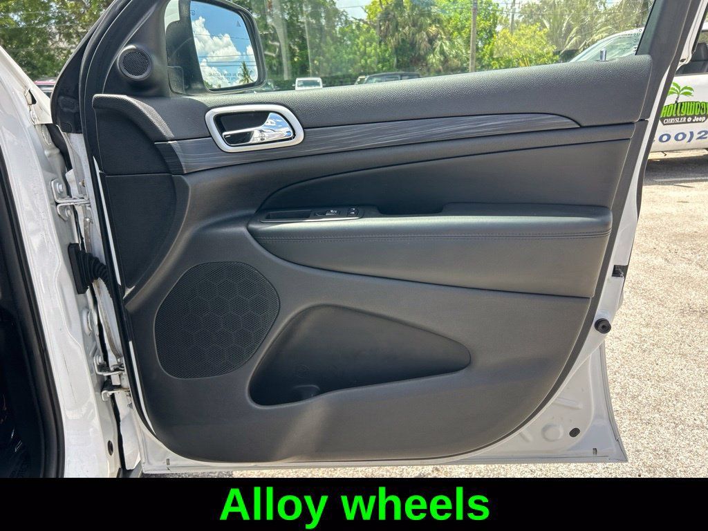 Certified 2019 Jeep Grand Cherokee Laredo RWD image 26