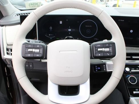 Used 2025 Hyundai Santa Fe Limited AWD/4WD image 17