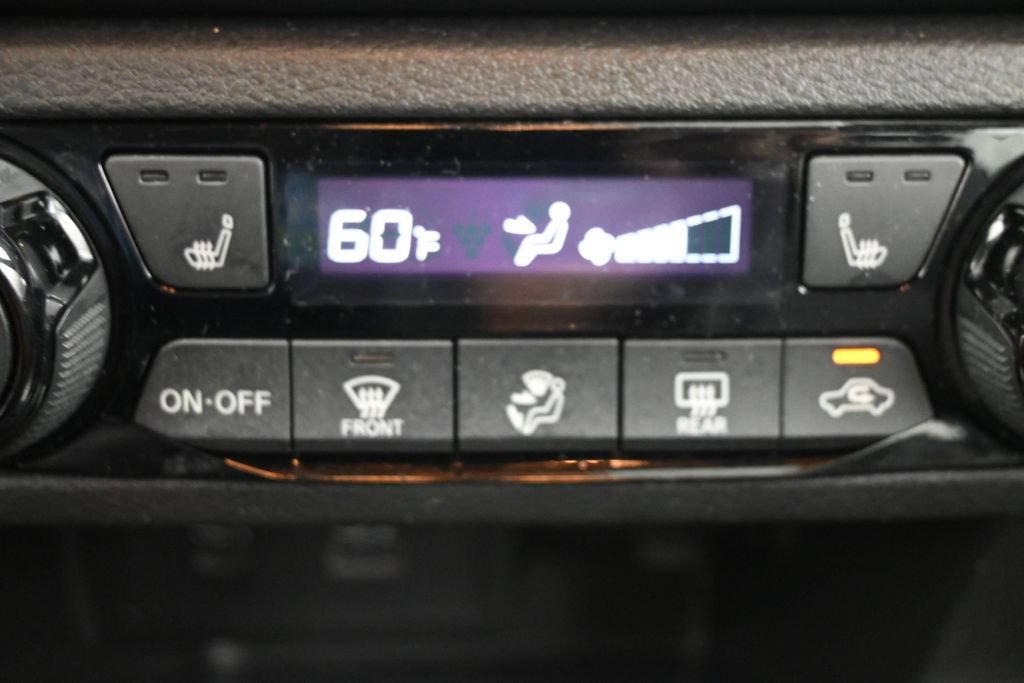 Used 2023 Nissan Kicks SR w/ SR Premium Package FWD image 20