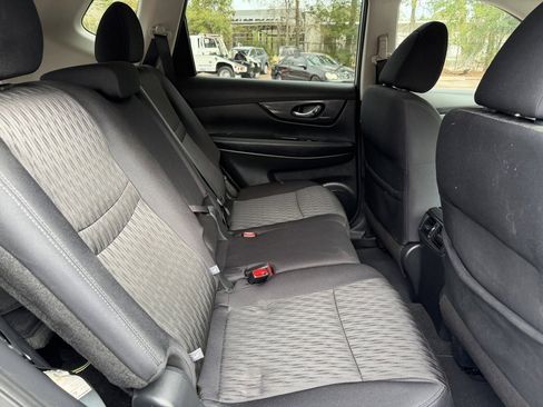 Used 2019 Nissan Rogue SV w/ Premium Package image 8