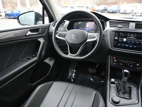 Used 2024 Volkswagen Tiguan SE image 10