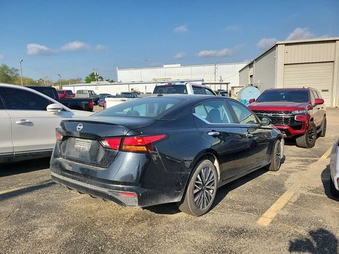 Used 2025 Nissan Altima 2.5 SV image 4