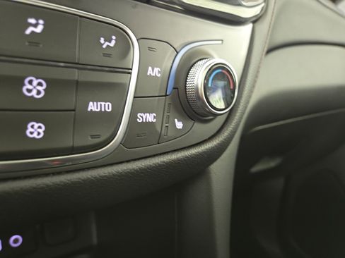 Certified 2022 Chevrolet Equinox RS w/ Infotainment Package image 27