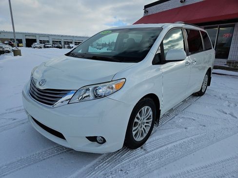 Used 2016 Toyota Sienna XLE image 8