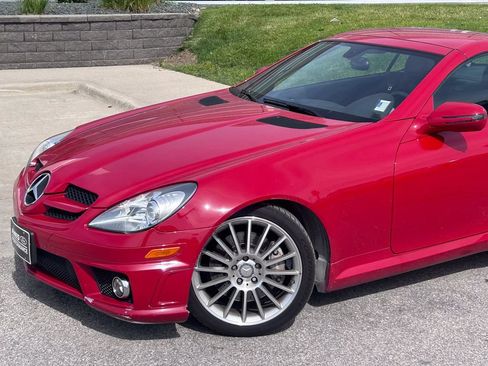 Used 2011 Mercedes-Benz SLK 300 image 4