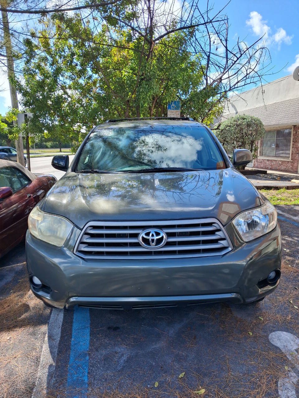 Used 2010 Toyota Highlander SE AWD/4WD image 3
