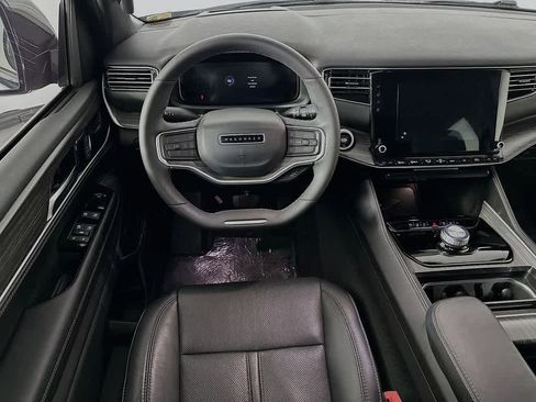 Used 2023 Jeep Wagoneer Series III w/ Preferred Equipment Group image 10