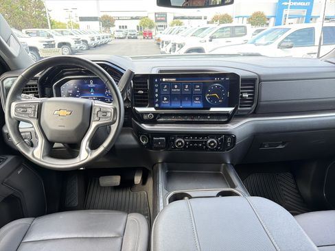 Used 2025 Chevrolet Silverado 3500 LTZ w/ LTZ Convenience Package AWD/4WD image 30