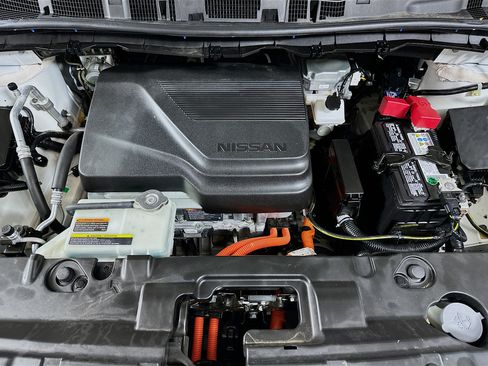 Used 2025 Nissan Leaf S FWD image 31