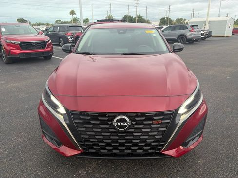 Used 2024 Nissan Altima 2.5 SR FWD image 2