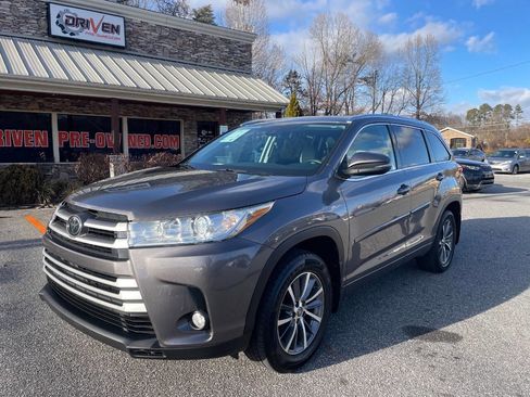 Used 2018 Toyota Highlander XLE image 5