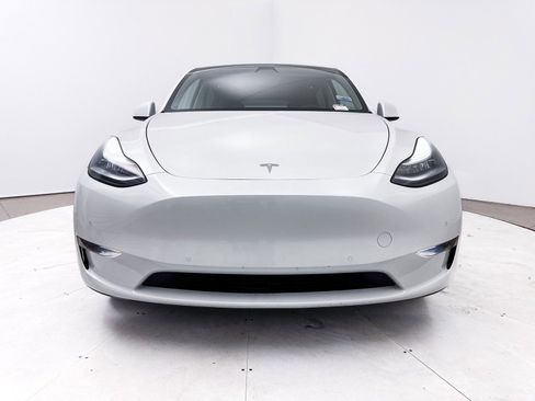 Used 2020 Tesla Model Y Long Range image 11