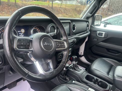 Used 2020 Jeep Gladiator Overland image 36