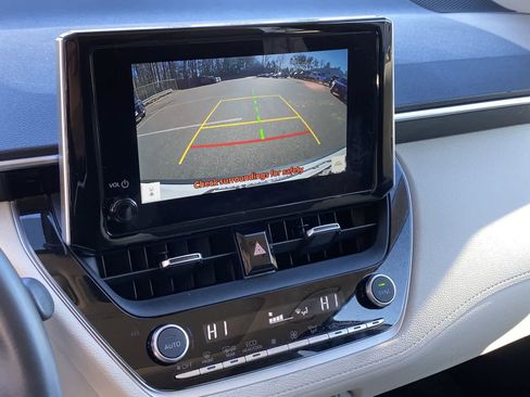 Certified 2023 Toyota Corolla Cross XLE image 35