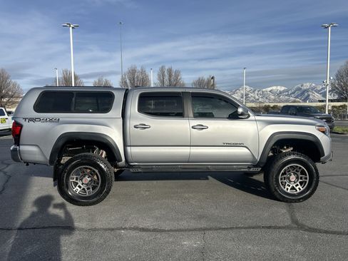 Used 2018 Toyota Tacoma TRD Off-Road image 16