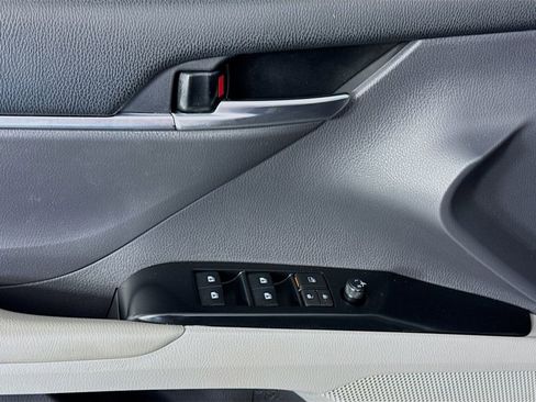 Used 2019 Toyota Camry LE image 22