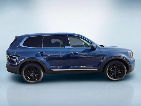 Used 2024 Kia Telluride EX w/ EX Captain's Chair Package AWD/4WD image 3