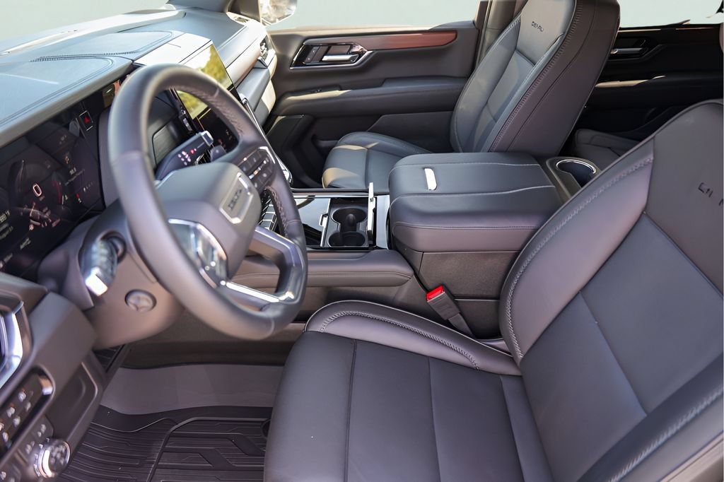 Used 2026 GMC Yukon Denali w/ Sun & Power Step Package AWD/4WD image 12