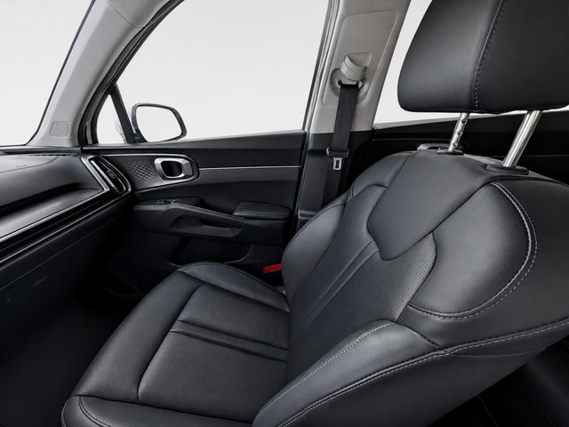 Used 2025 Kia Sorento EX w/ Panoramic Sunroof Package FWD image 12