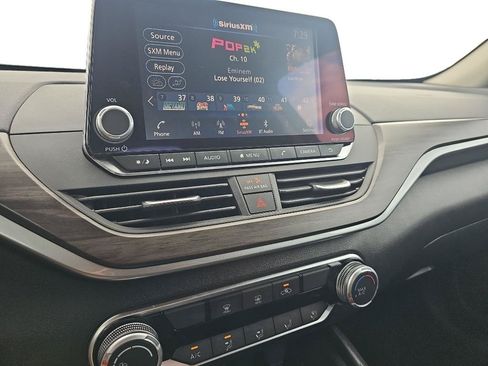 Used 2025 Nissan Altima 2.5 SV FWD image 14