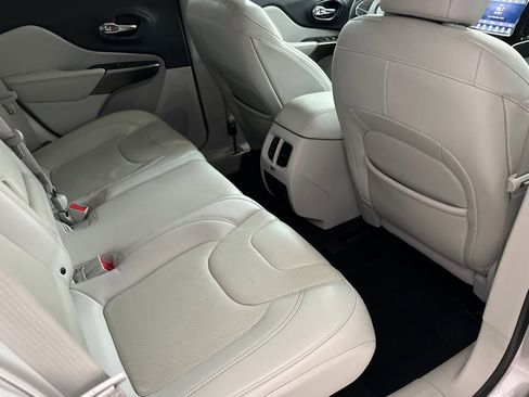 Used 2019 Jeep Cherokee Limited w/ Technology Group image 29