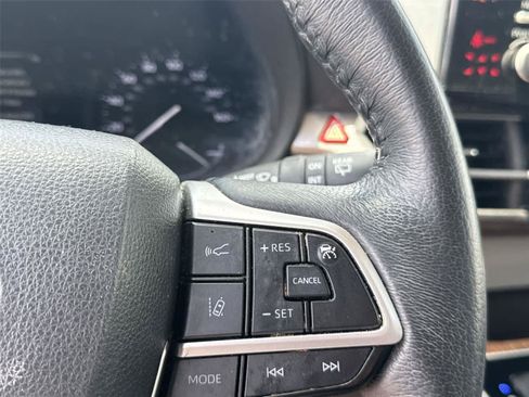Used 2022 Toyota Sienna XLE FWD image 20
