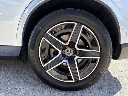 Used 2025 Mercedes-Benz GLC 300 image 10