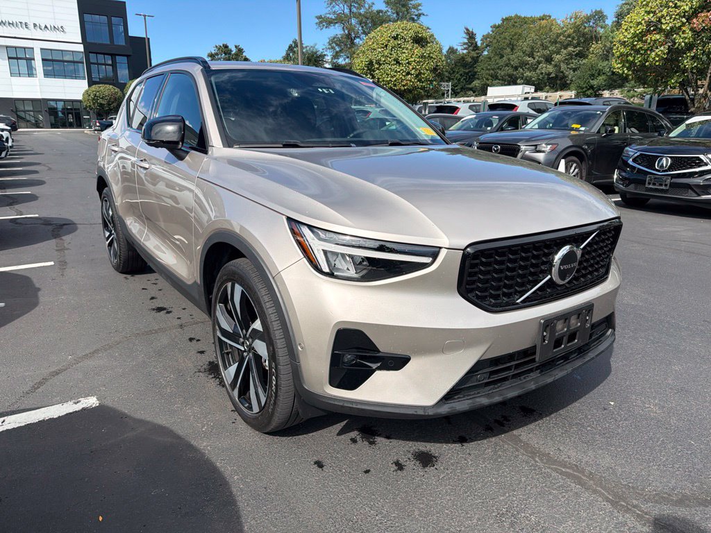 Certified 2024 Volvo XC40 B5 Plus w/ Protection Package Premier AWD/4WD image 6