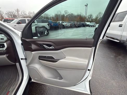 Used 2019 GMC Acadia SLT w/ LPO, Floor Liner Package image 17