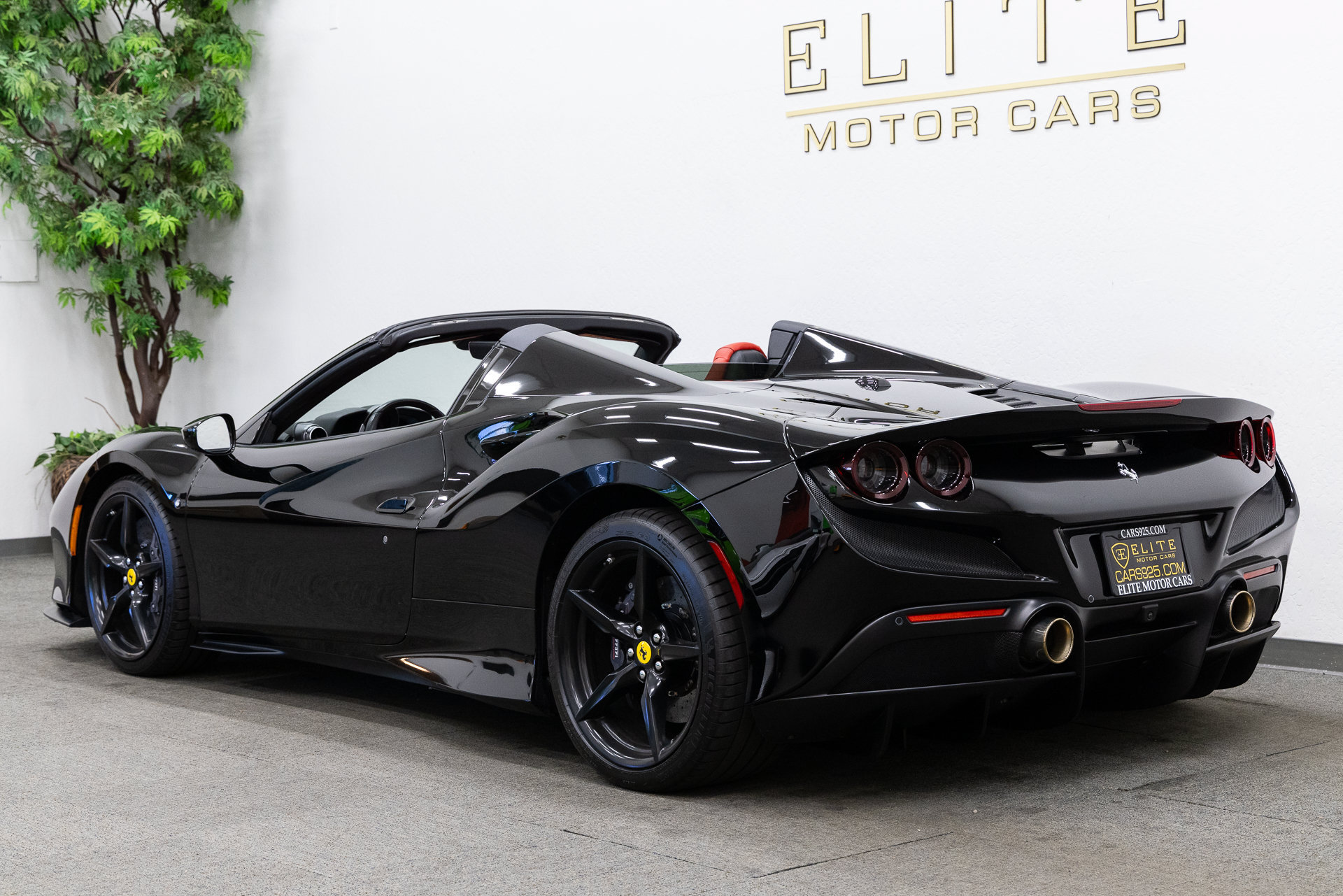 Used 2021 Ferrari F8 Tributo RWD image 3