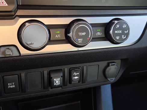 Used 2019 Toyota Tacoma SR5 image 34