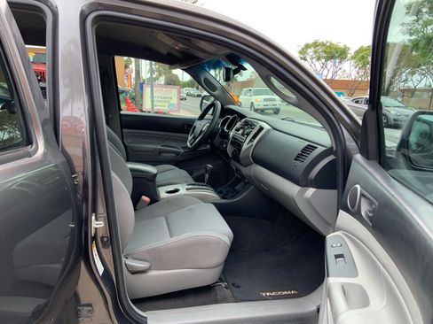 Used 2012 Toyota Tacoma PreRunner w/ TRD Sport Pkg RWD image 5