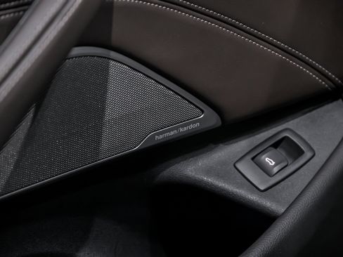 Used 2022 BMW M550i xDrive w/ Premium Package image 17