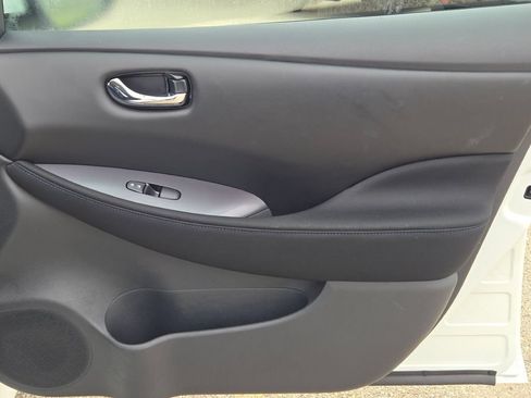 Used 2025 Nissan Leaf S FWD image 7