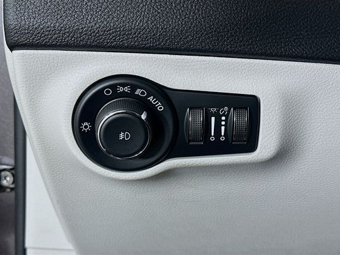 Used 2021 Jeep Compass Limited w/ Sun and Sound Group AWD/4WD image 17