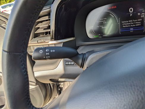 Used 2023 Toyota Crown Limited image 33