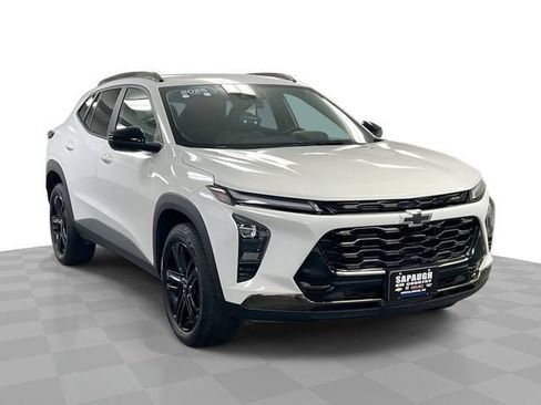 Certified 2025 Chevrolet Trax ACTIV w/ Driver Confidence Package FWD image 1