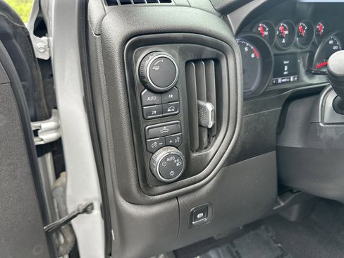 Certified 2019 Chevrolet Silverado 1500 Custom w/ Custom Value Package AWD/4WD image 10