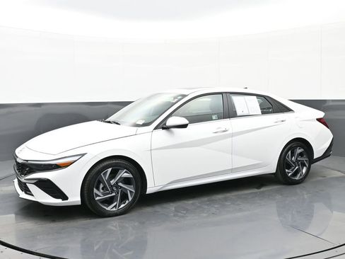 Certified 2025 Hyundai Elantra SEL image 7