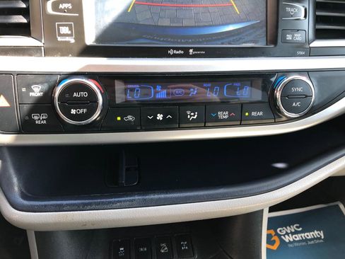 Used 2015 Toyota Highlander Limited image 19