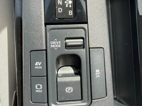 Certified 2023 Toyota Prius LE FWD image 26
