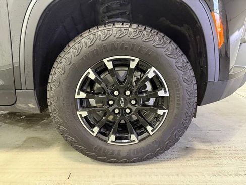 Used 2025 Chevrolet Traverse Z71 w/ Driver Confidence Package image 32