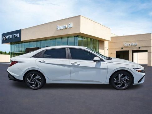 Certified 2024 Hyundai Elantra SEL w/ Convenience Package FWD image 4