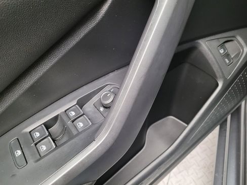 Used 2021 Volkswagen Jetta SE FWD image 32