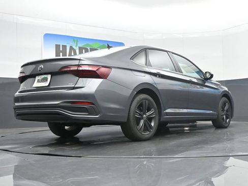 Used 2024 Volkswagen Jetta SE FWD image 18