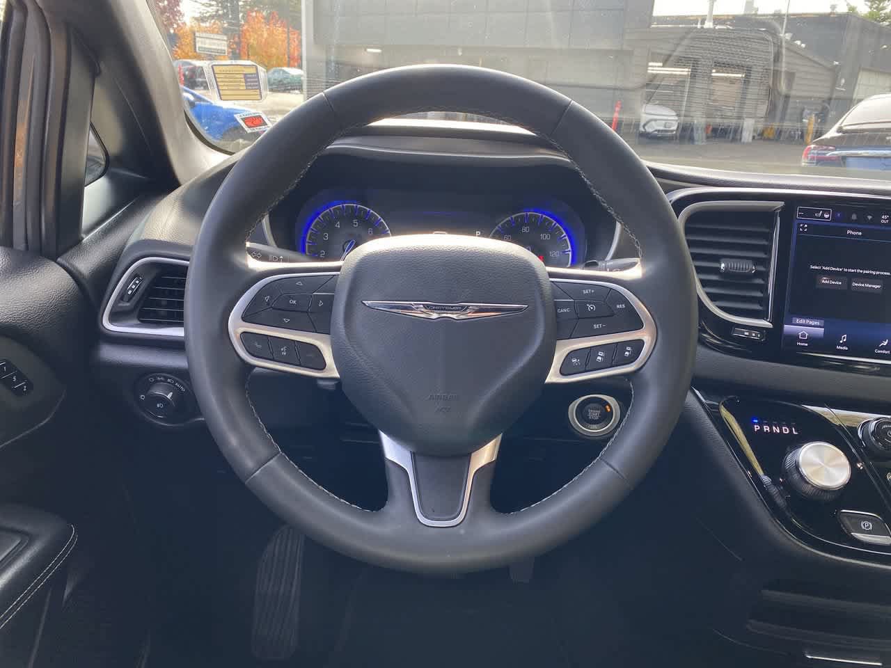 Used 2025 Chrysler Pacifica Select FWD image 18