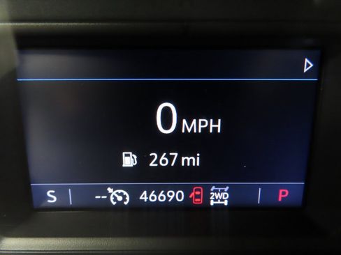 Used 2022 GMC Sierra 2500 SLE w/ SLE Value Package; image 12