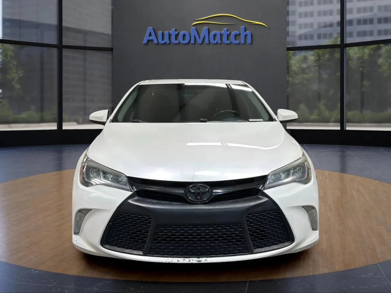 Used 2015 Toyota Camry XSE FWD image 2