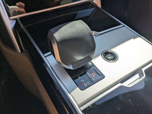 New 2026 Land Rover Range Rover SE image 17